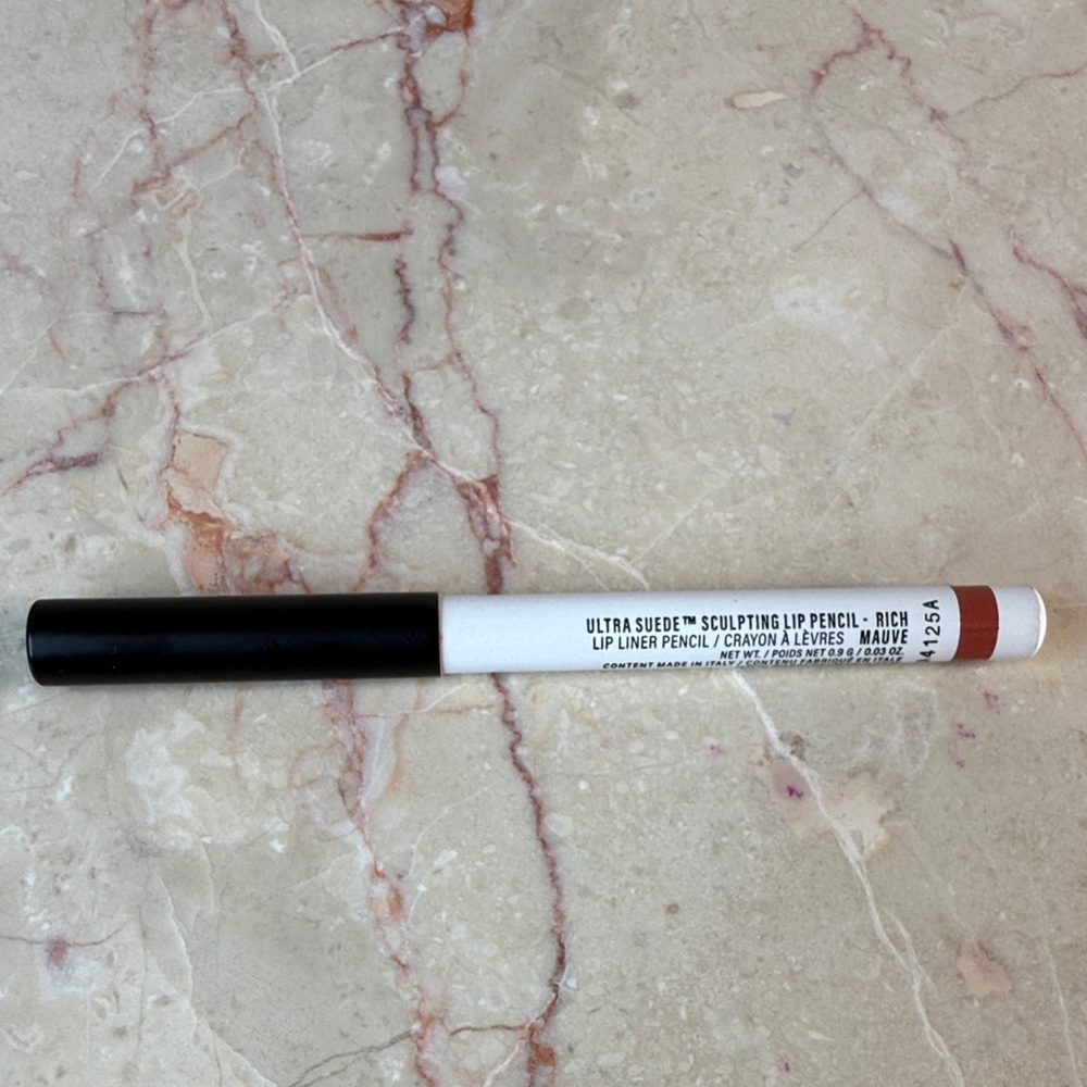 Ultra Suede Sculpting Lip Pencil - By Mario